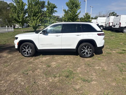 Used 2025 Jeep Grand Cherokee Limited w/ Luxury Tech Group II AWD/4WD image 3