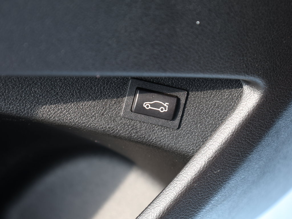 Used 2023 BMW M2 w/ Lighting Package RWD image 12