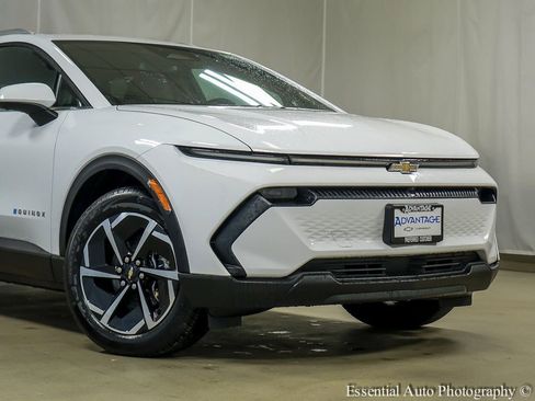 New 2026 Chevrolet Equinox EV LT FWD image 3