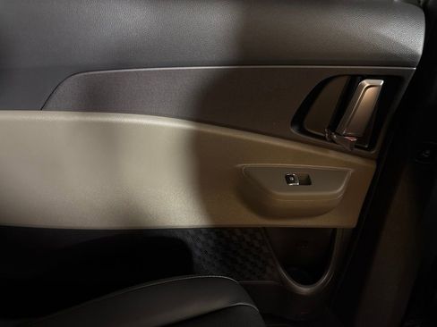 New 2026 Kia Carnival EX FWD image 22