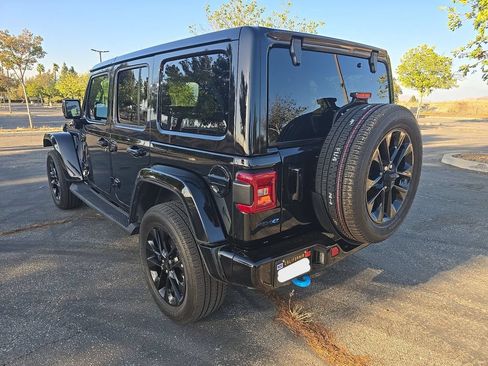 Used 2021 Jeep Wrangler Unlimited Sahara AWD/4WD image 4
