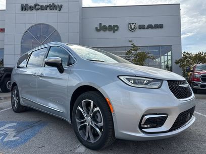 New 2026 Chrysler Pacifica Pinnacle w/ Trailer Tow Group