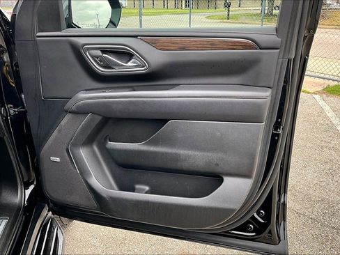 Used 2024 Chevrolet Suburban Premier AWD/4WD image 24