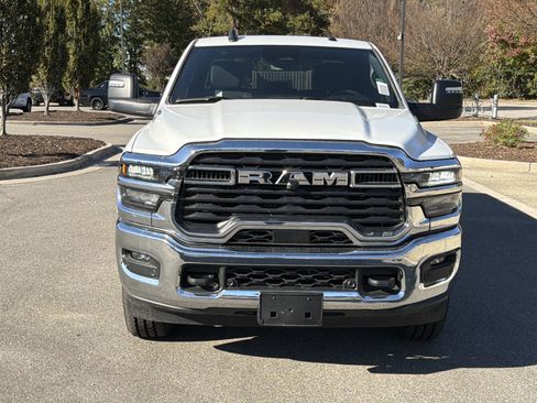 Certified 2025 RAM 2500 Big Horn AWD/4WD image 3