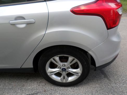 Used 2014 Ford Focus SE FWD image 17