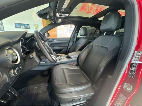 Used 2023 Alfa Romeo Stelvio Ti AWD/4WD image 5