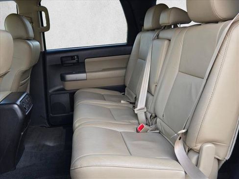 Used 2017 Toyota Sequoia SR5 w/ Premium Package RWD image 18