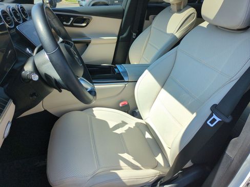 Used 2023 Mercedes-Benz GLC 300 4MATIC image 14