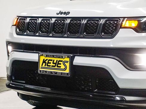 Used 2023 Jeep Compass Latitude AWD/4WD image 8