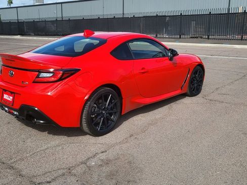 Used 2023 Toyota GR86 Premium image 9