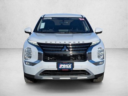 Used 2024 Mitsubishi Outlander SE image 2