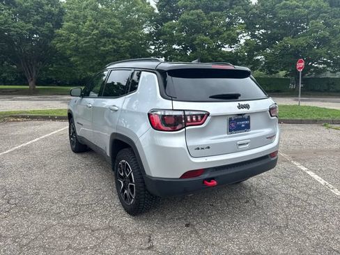 Used 2025 Jeep Compass Trailhawk AWD/4WD image 8