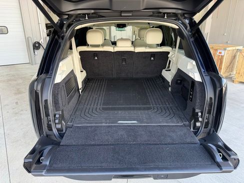 Used 2023 Land Rover Range Rover Long Wheelbase SE image 15