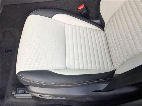 New 2025 Land Rover Discovery Sport Dynamic SE image 4