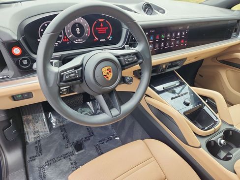 Used 2024 Porsche Cayenne Coupe image 15