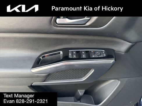 Used 2022 Nissan Pathfinder SL w/ SL Black Package image 17