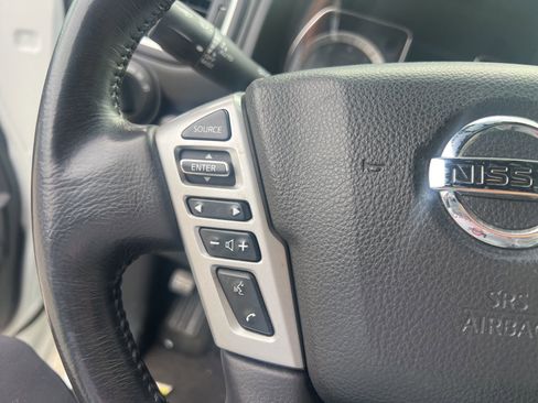 Used 2019 Nissan Titan SV w/ SV Convenience Package image 19