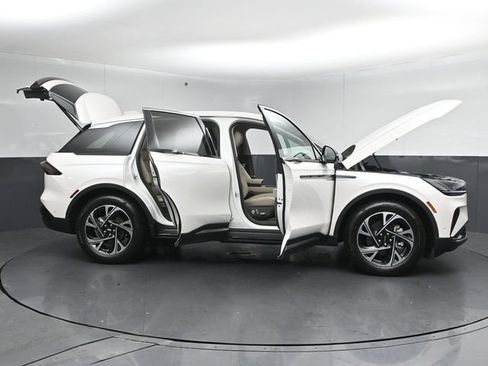 Used 2024 Lincoln Nautilus Premier AWD/4WD image 59