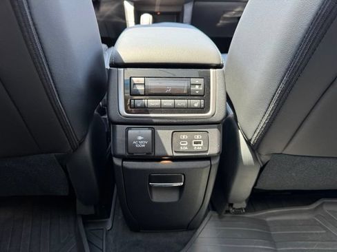 Used 2025 Subaru Ascent Touring w/ Popular Package #2 AWD/4WD image 11