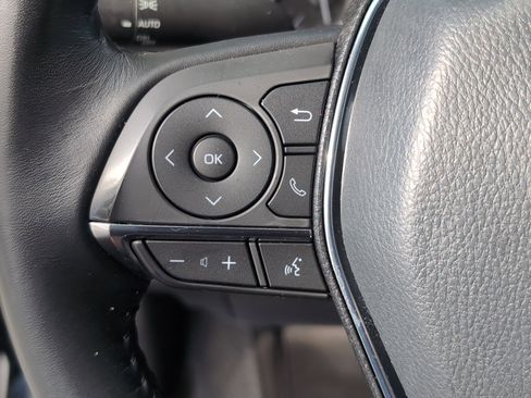 Certified 2020 Toyota Camry XLE FWD image 19
