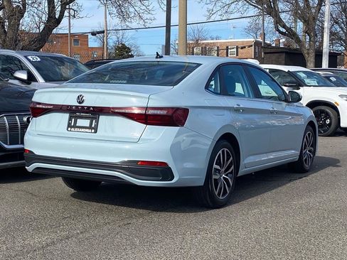 Certified 2025 Volkswagen Jetta SE image 3