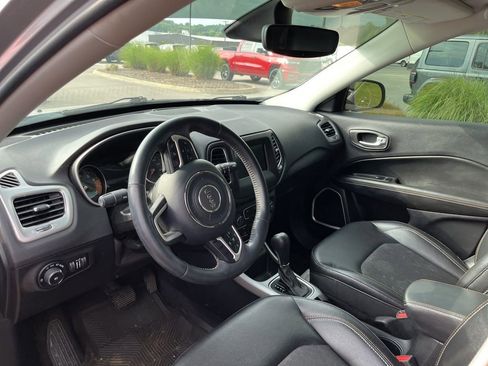 Used 2018 Jeep Compass Latitude w/ Popular Equipment Group FWD image 6