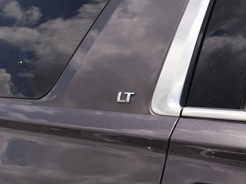 Used 2017 Chevrolet Suburban LT AWD/4WD image 7