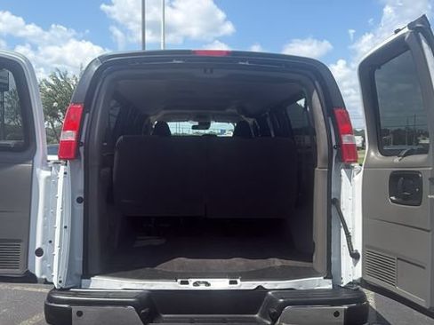 Used 2025 Chevrolet Express 3500 LT w/ LT Preferred Equipment Group RWD image 10
