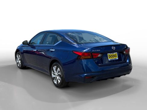 Used 2024 Nissan Altima 2.5 S FWD image 3