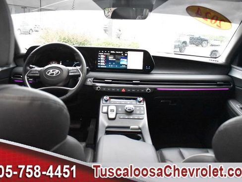 Used 2024 Hyundai Palisade Limited image 3