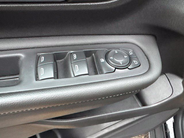 Used 2024 GMC Terrain SLE w/ Driver Convenience Package FWD image 9