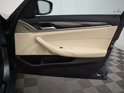 Used 2021 BMW 530e xDrive 530e iPerformance w/ Convenience Package image 26