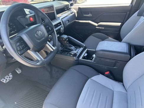 Used 2025 Toyota Tacoma TRD Sport AWD/4WD image 25