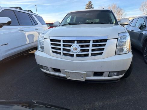 Used 2011 Cadillac Escalade ESV Luxury image 6