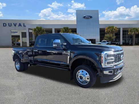 Used 2024 Ford F450 Platinum w/ FX4 Off-Road Package image 2