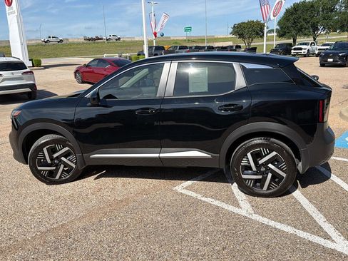 Used 2025 Nissan Kicks SV FWD image 6