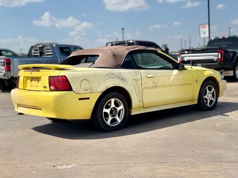 Used 2003 Ford Mustang Convertible RWD image 2