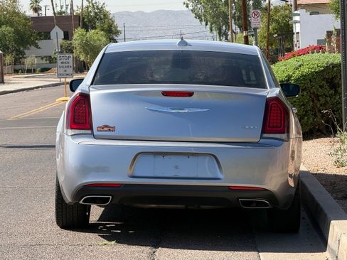 Used 2018 Chrysler 300 Touring w/ Sport Appearance Package RWD image 5
