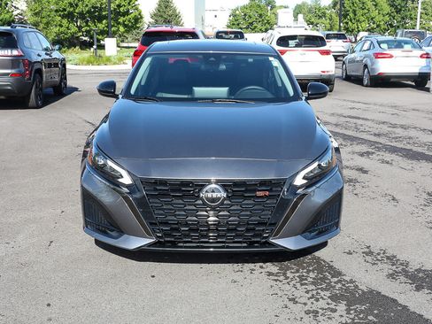 Used 2024 Nissan Altima 2.5 SR w/ SR Premium Package AWD/4WD image 9