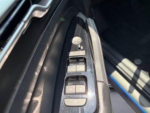 Used 2023 Kia Sportage EX FWD image 17