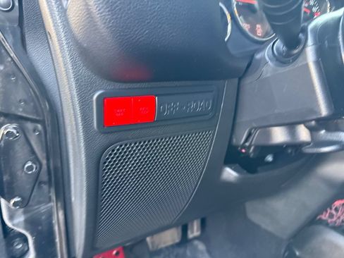 Used 2018 Jeep Wrangler Unlimited Rubicon AWD/4WD image 27