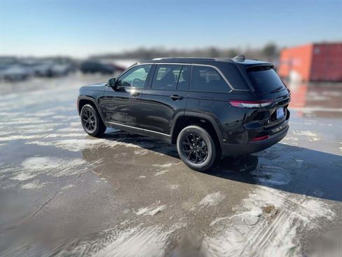 New 2026 Jeep Grand Cherokee Altitude image 8