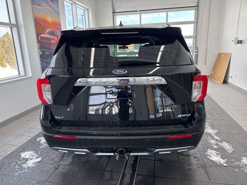 Used 2022 Ford Explorer XLT w/ Equipment Group 202A image 4