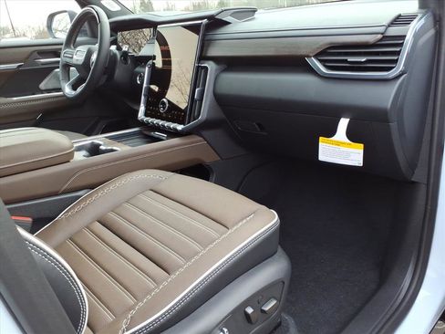 New 2026 GMC Acadia Denali Ultimate image 10