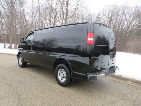 Used 2018 Chevrolet Express 2500 w/ Driver Convenience Package image 32