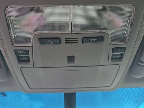 Used 2014 Toyota Camry SE FWD image 19