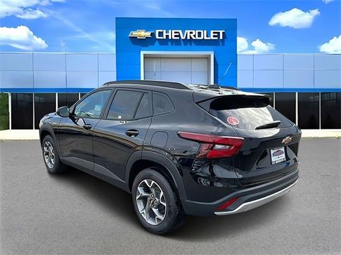 New 2026 Chevrolet Trax LT w/ Driver Confidence Package image 5