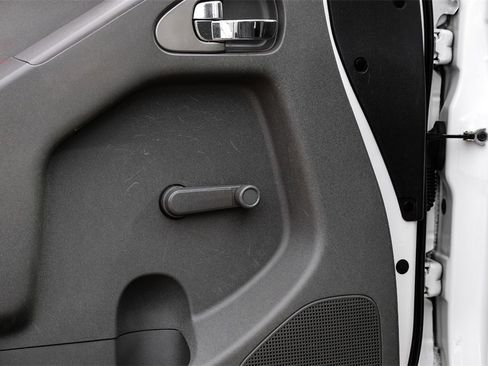 Used 2019 Nissan Frontier S image 40