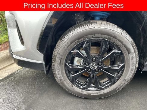 Used 2025 Toyota RAV4 SE AWD/4WD image 2