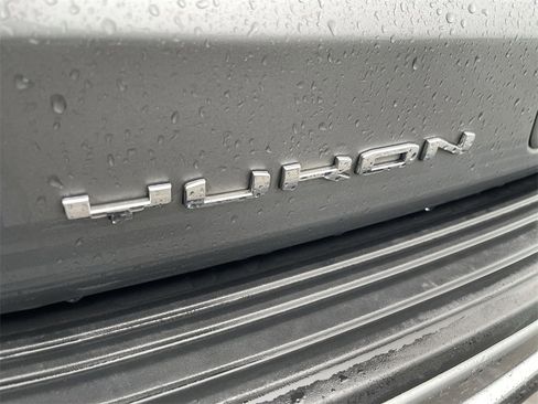 Used 2023 GMC Yukon XL SLT w/ SLT Luxury Package image 33